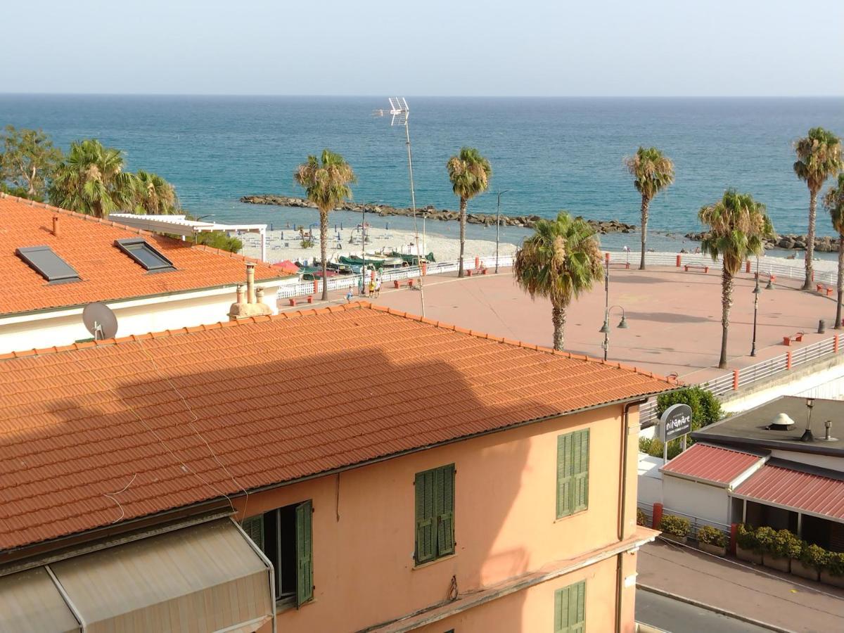 Casa Fronte Mare Apartment Ventimiglia Exterior foto